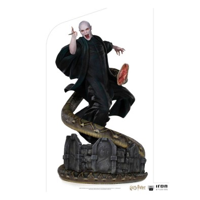 Iron Studios: Harry Potter Legacy Replica Statue 1/4 Voldemort & Nagini 58 cm Iron Studios: Harry Potter Legacy Replica Statue 1/4 Voldemort & Nagini 58 cm