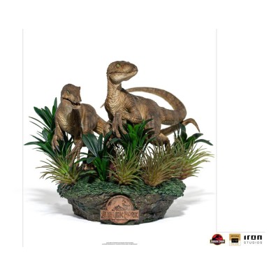 Iron Studios: Jurassic Park Deluxe Art Scale Statue 1/10 Just The Two Raptors 20 cm Iron Studios: Jurassic Park Deluxe Art Scale Statue 1/10 Just The Two Raptors 20 cm