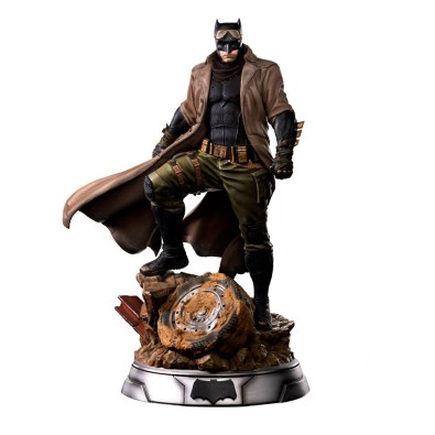 Iron Studios: Zack Snyder's Justice League Legacy Replica Statue 1/4 Batman Knightmare 58 cm Iron Studios: Zack Snyder's Justice League Legacy Replica Statue 1/4 Batman Knightmare 58 cm