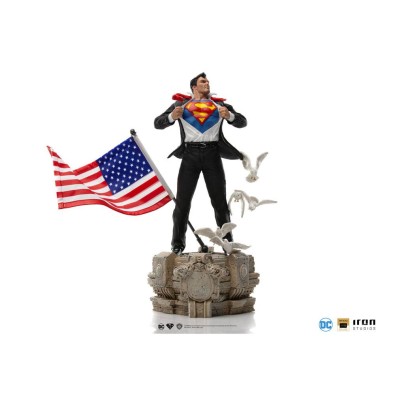 Iron Studios: DC Comics Deluxe Art Scale Statue 1/10 Clark Kent 29 cm Iron Studios: DC Comics Deluxe Art Scale Statue 1/10 Clark Kent 29 cm