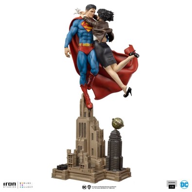 Iron Studios: DC Comics Diorama 1/6 Superman & Lois 57 cm Iron Studios: DC Comics Diorama 1/6 Superman & Lois 57 cm