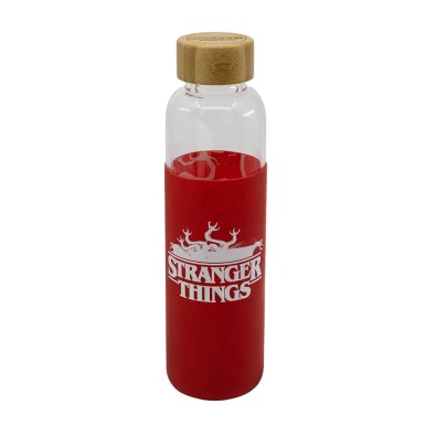 Stranger Things - Young Adult Γυάλινο Μπουκάλι με καπάκι Σιλικόνης (585 ml) Stranger Things - Young Adult Γυάλινο Μπουκάλι με καπάκι Σιλικόνης (585 ml)