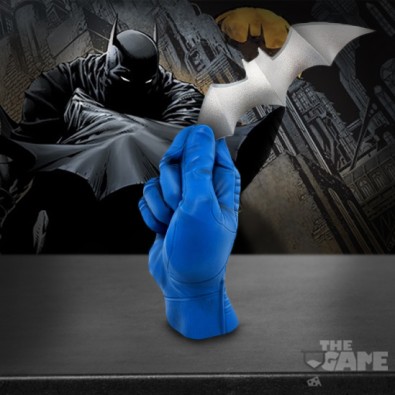 DC Hand Statues: Batman with Batarang DC Hand Statues: Batman with Batarang