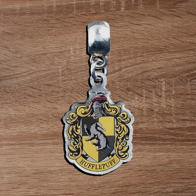 Harry Potter Charm Hufflepuff Crest (silver plated)
