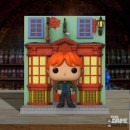 Funko POP! Deluxe: Harry Potter Diagon Alley - Quidditch Supplies Store w/ Ron (142) (Special Edition)