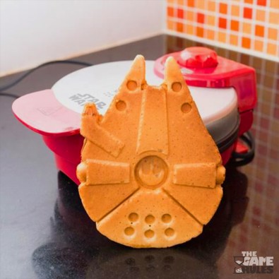 Star Wars: Millenium Falcon - Βαφλιέρα  Star Wars: Millenium Falcon - Βαφλιέρα