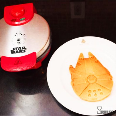 Star Wars: Millenium Falcon - Βαφλιέρα  Star Wars: Millenium Falcon - Βαφλιέρα